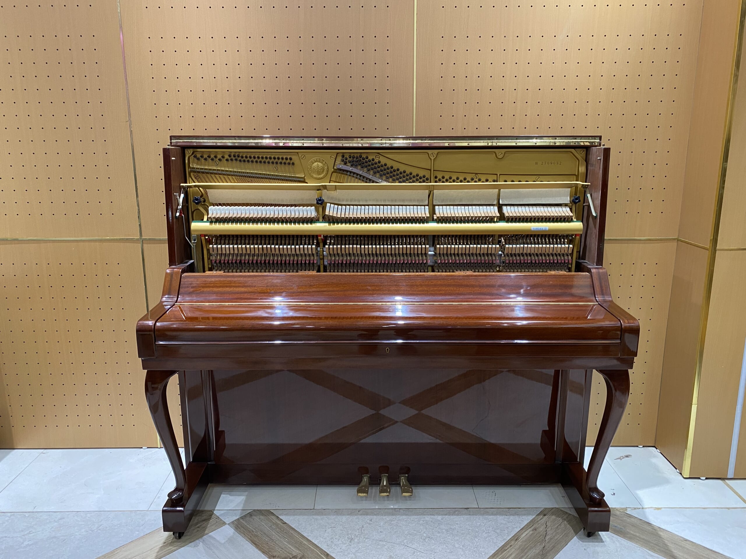 Giá đàn piano cơ Yamaha W106